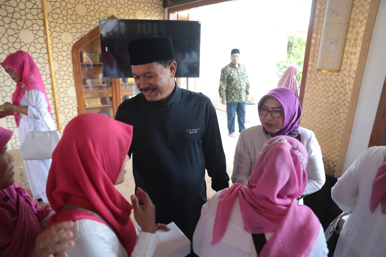 Foto 7 dari 14: Gelar Pengajian Bersama Janda Kota Madiun, Wali Kota Sampaikan Perkembangan Kota Agar Janda Melek Pengetahuan