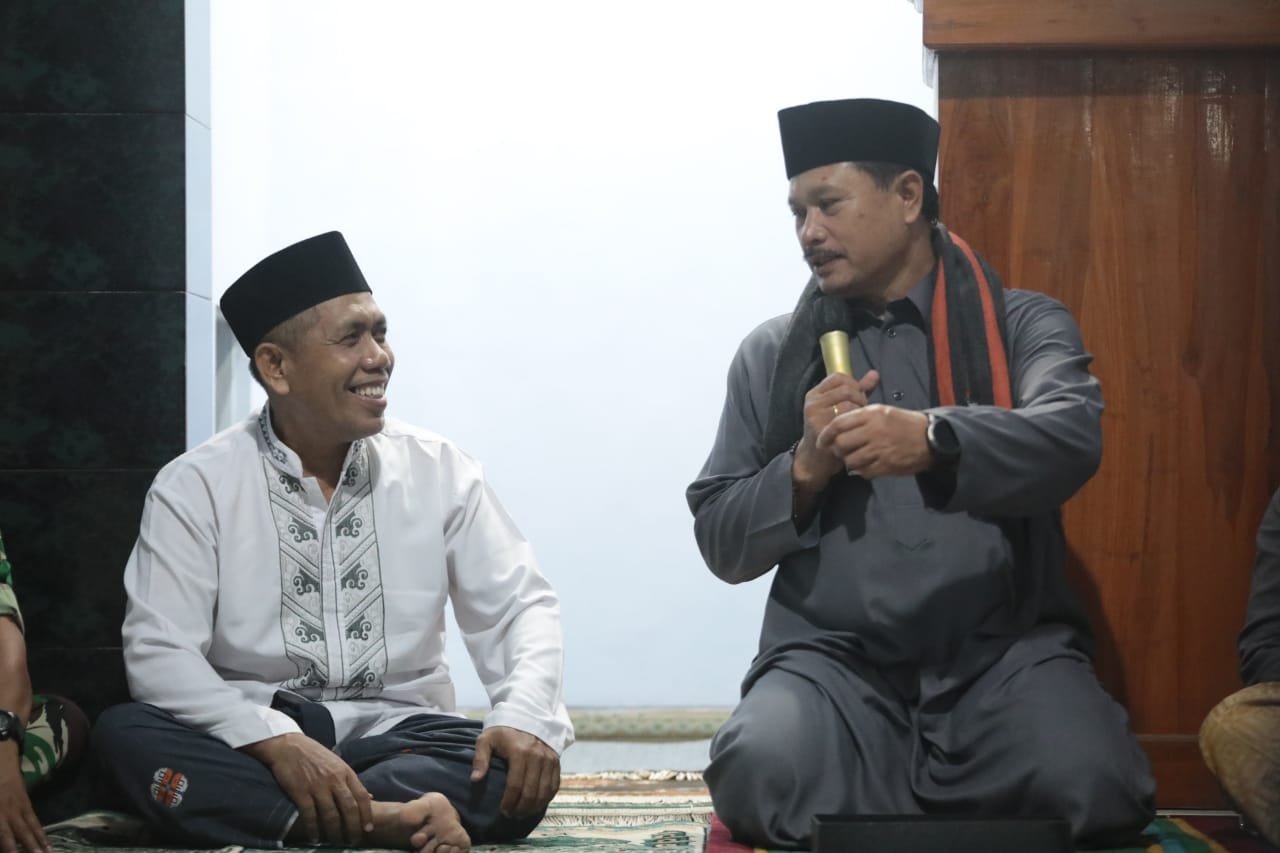 Foto 3 dari 12: Shalat Isya Berjamaah Di Darul Muttaqien, Wali Kota Sampaikan Oleh-oleh Dari Negeri Kincir Angin