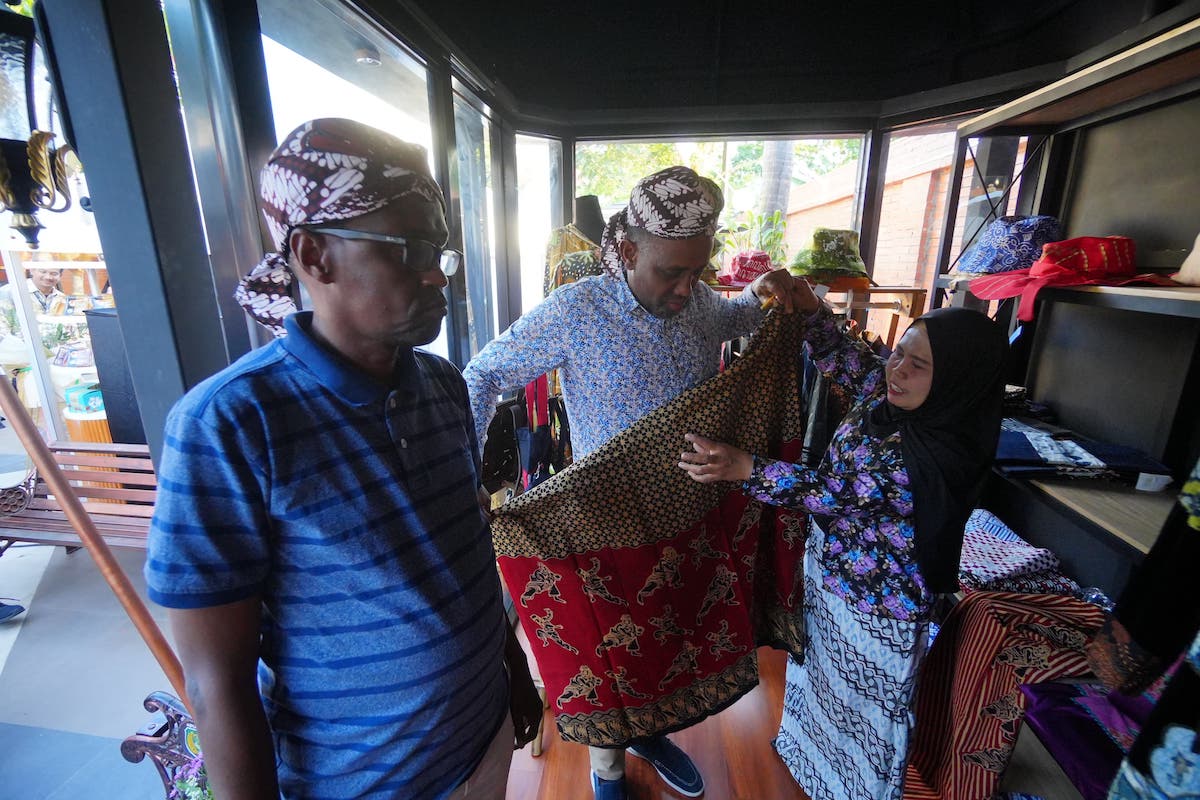 Foto utama berita: Delegasi Kenya Borong Produk UMKM Kota Pendekar di Galeri Dekranasda