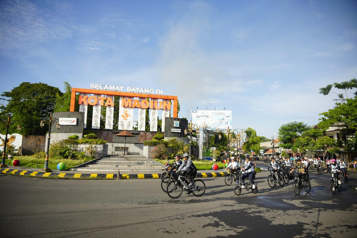 Gelar Gowes Bersama OPD, Wali Kota Beri Arahan Pejabat, Cek Pavingisasi, Hingga Tinjau Masyarakat