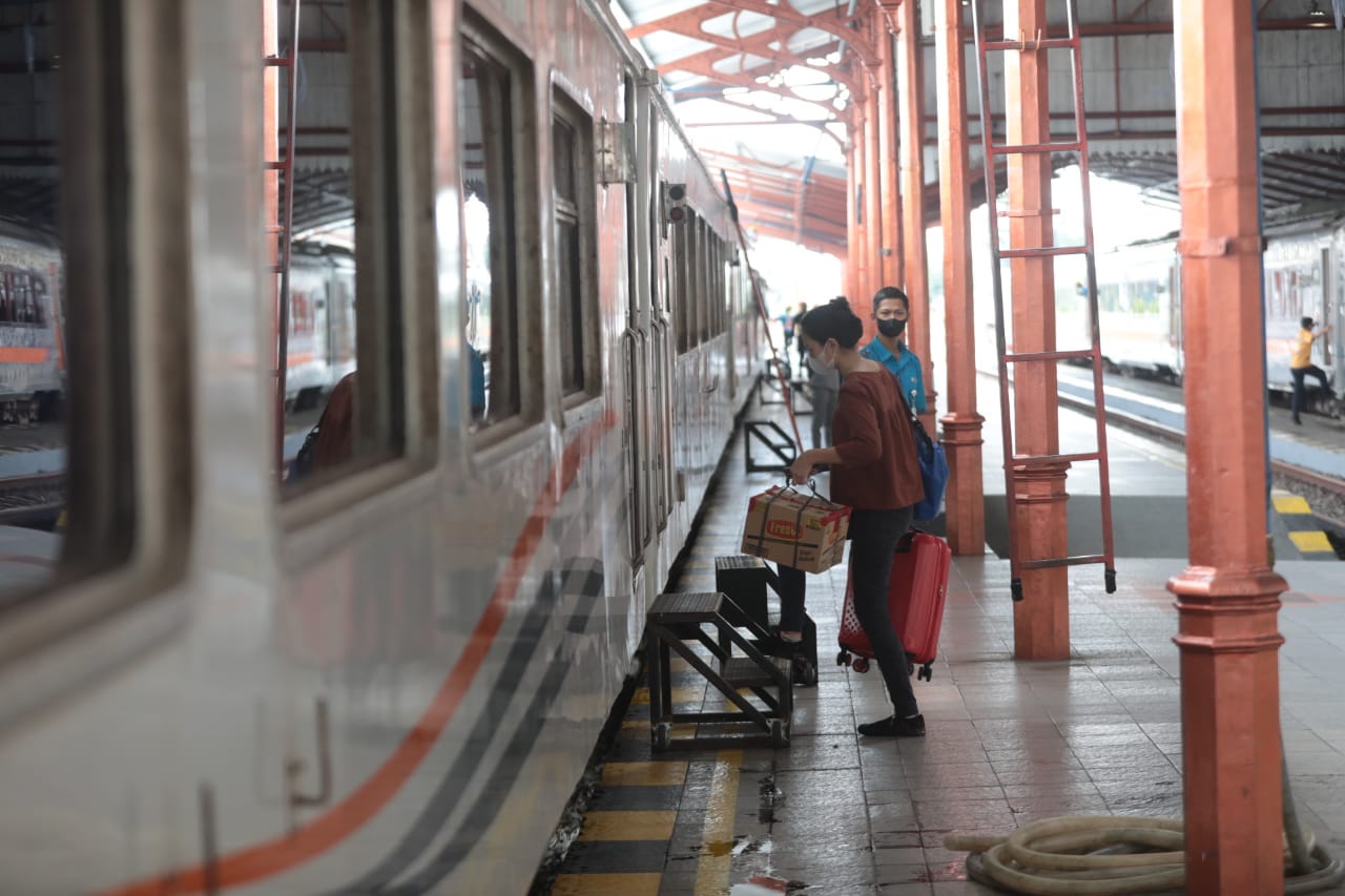 Foto 2 dari 3: Beri Alternatif Pilihan Kereta, KAI Tambah Perjalanan KA Baru Per 1 Juni