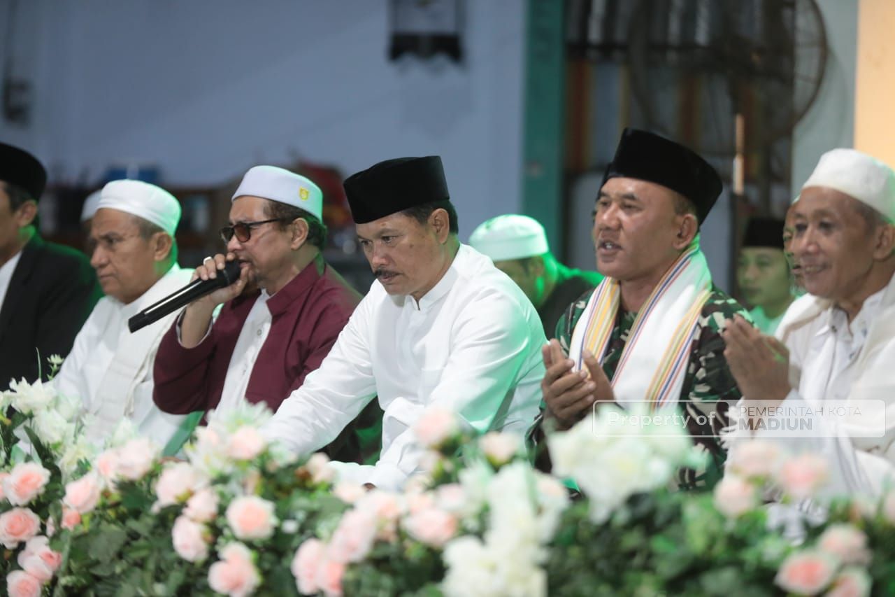 Foto 1 dari 16: Hadiri Peringatan Maulid Nabi Muhammad SAW, Wali Kota Ajak Masyarakat Tingkatkan Iman dan Taqwa