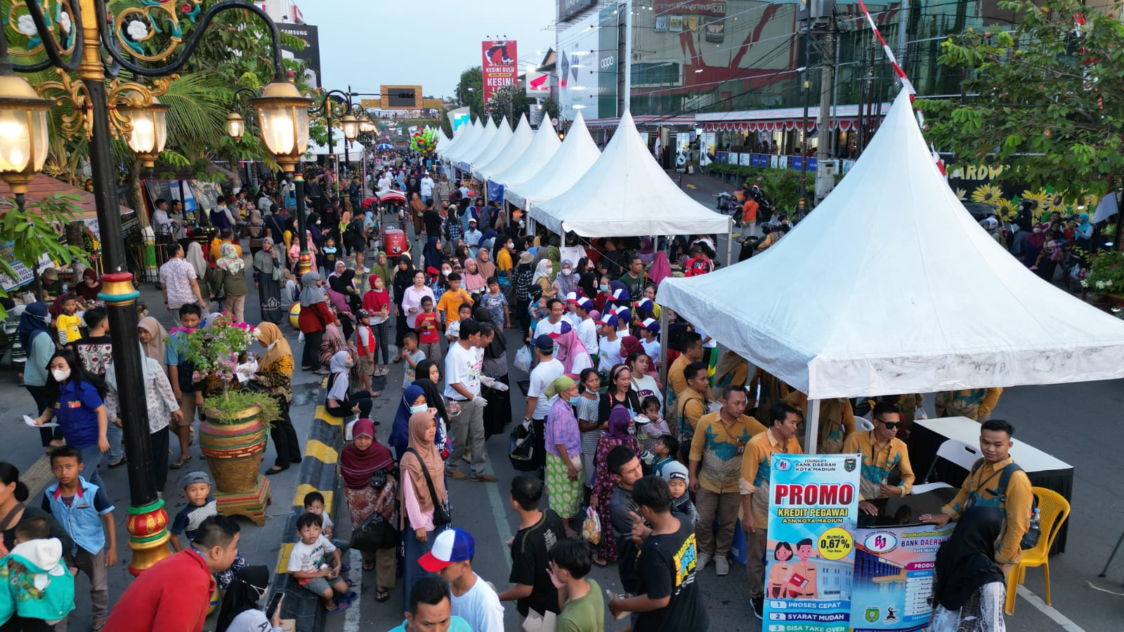 Foto 6 dari 11: Peringati HJM Ke-105, Wali Kota Gelar Pesta Rakyat Di PSC