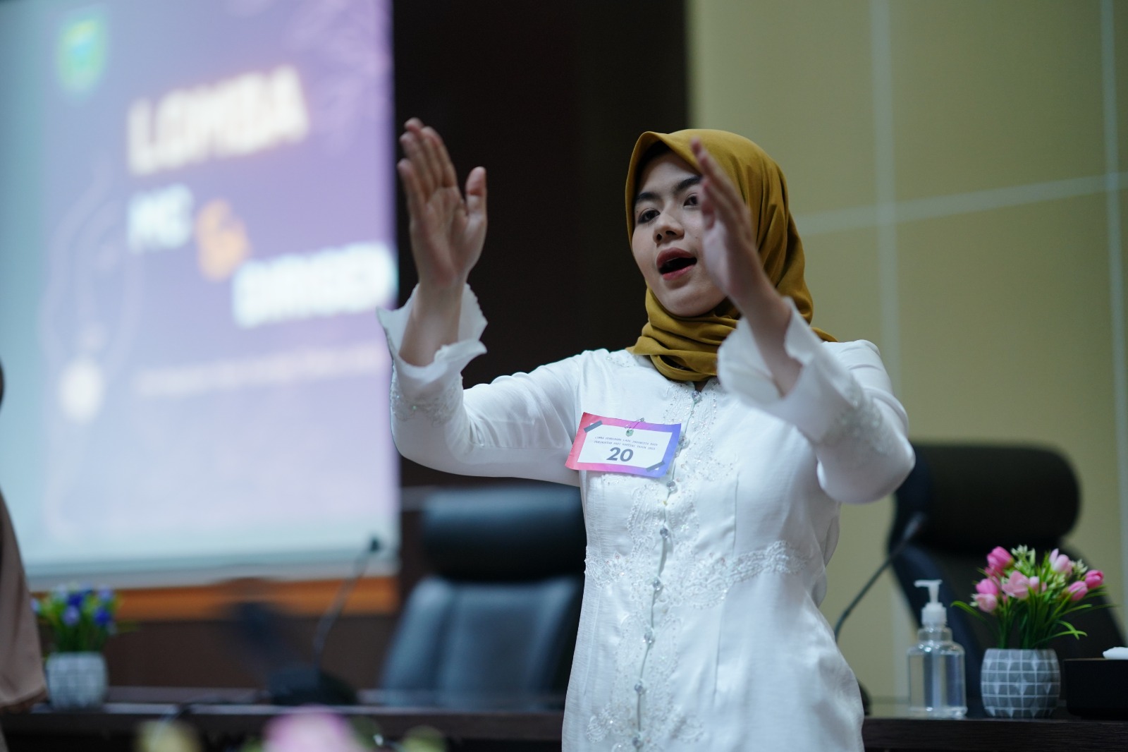 Foto 5 dari 10: Peringati Hari Kartini, Pemkot Gelar Lomba Petugas Dirigen dan MC