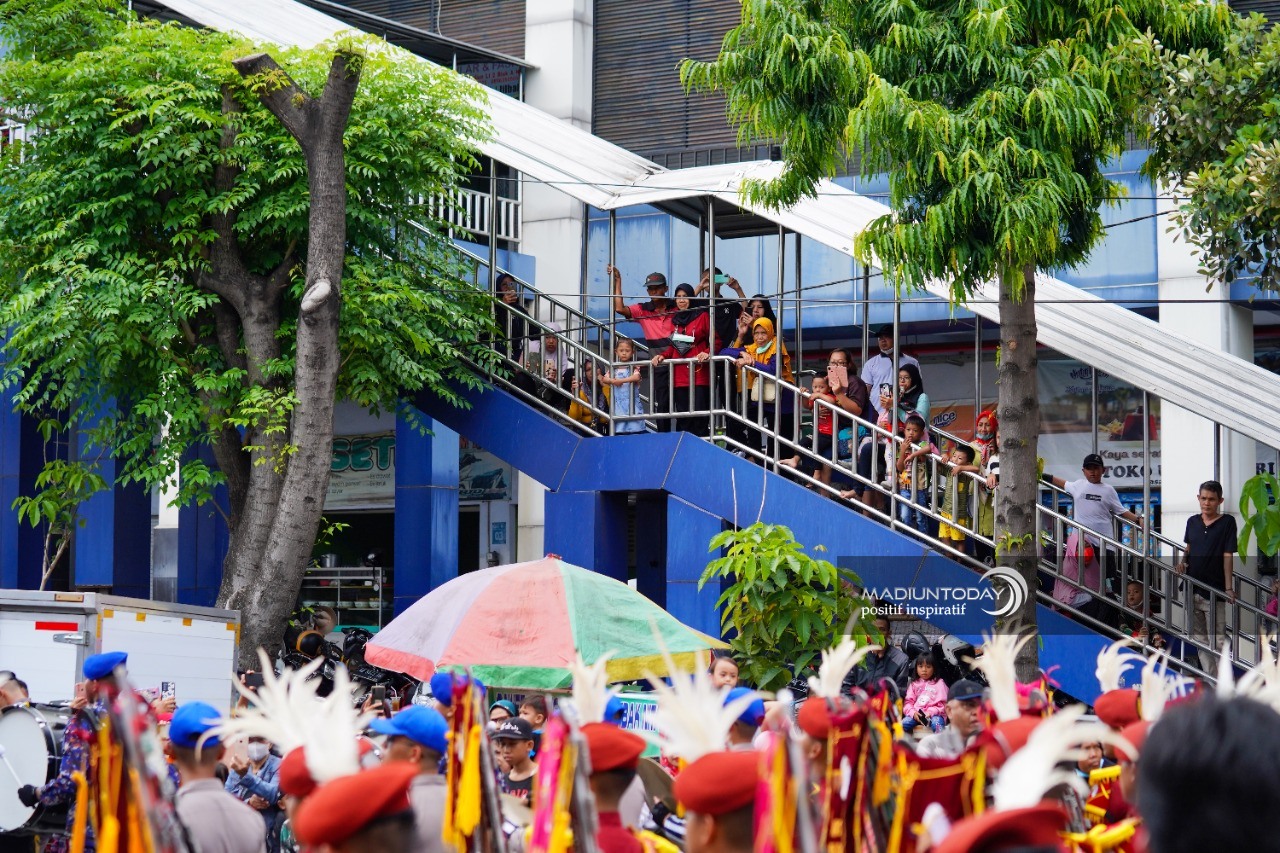 Foto 7 dari 9: Animo Luar Biasa, Parade Nusantara Geliatkan Perekonomian Sekaligus Ajang Promosi Kota