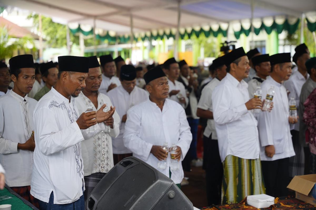 Foto 5 dari 9: Haul ke-30 KH Munirul Ikhwan dan Harlah ke-70 Pondok Pesantren Subulul Huda, Wali Kota Turut Hadir Dalam Peringatan