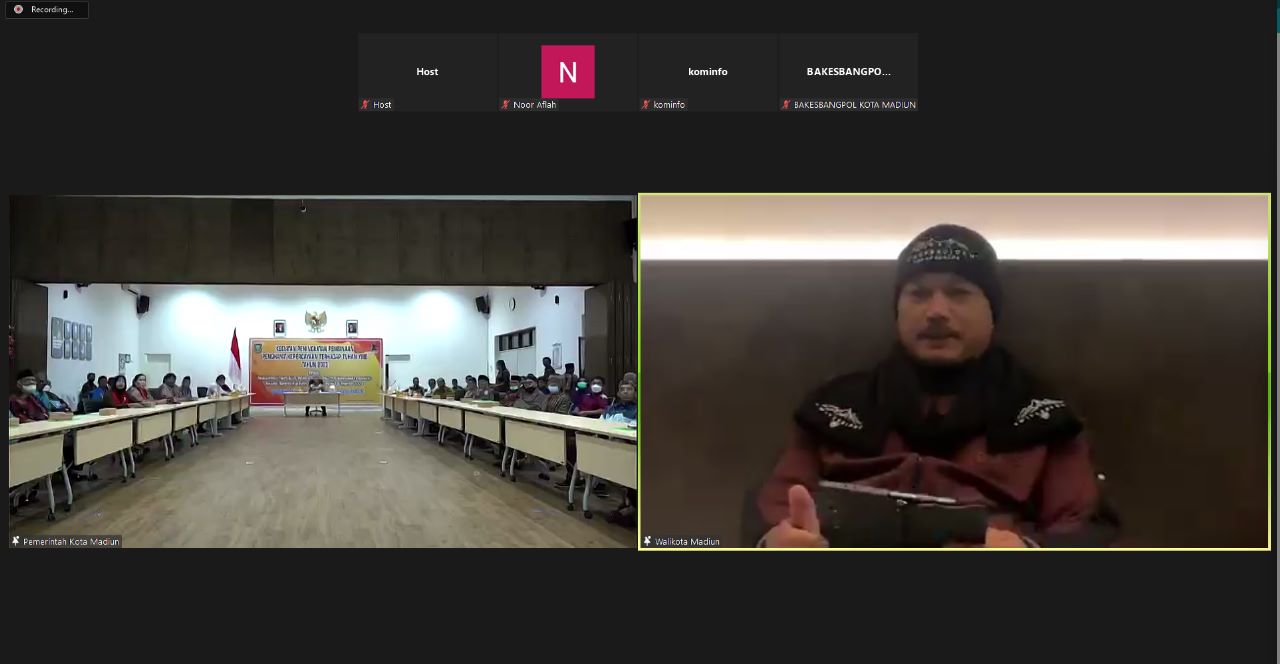 Foto 4 dari 5: Melawan Dingin dan Perbedaan Waktu, Wali Kota Pimpin Rapat Zoom dari Swiss