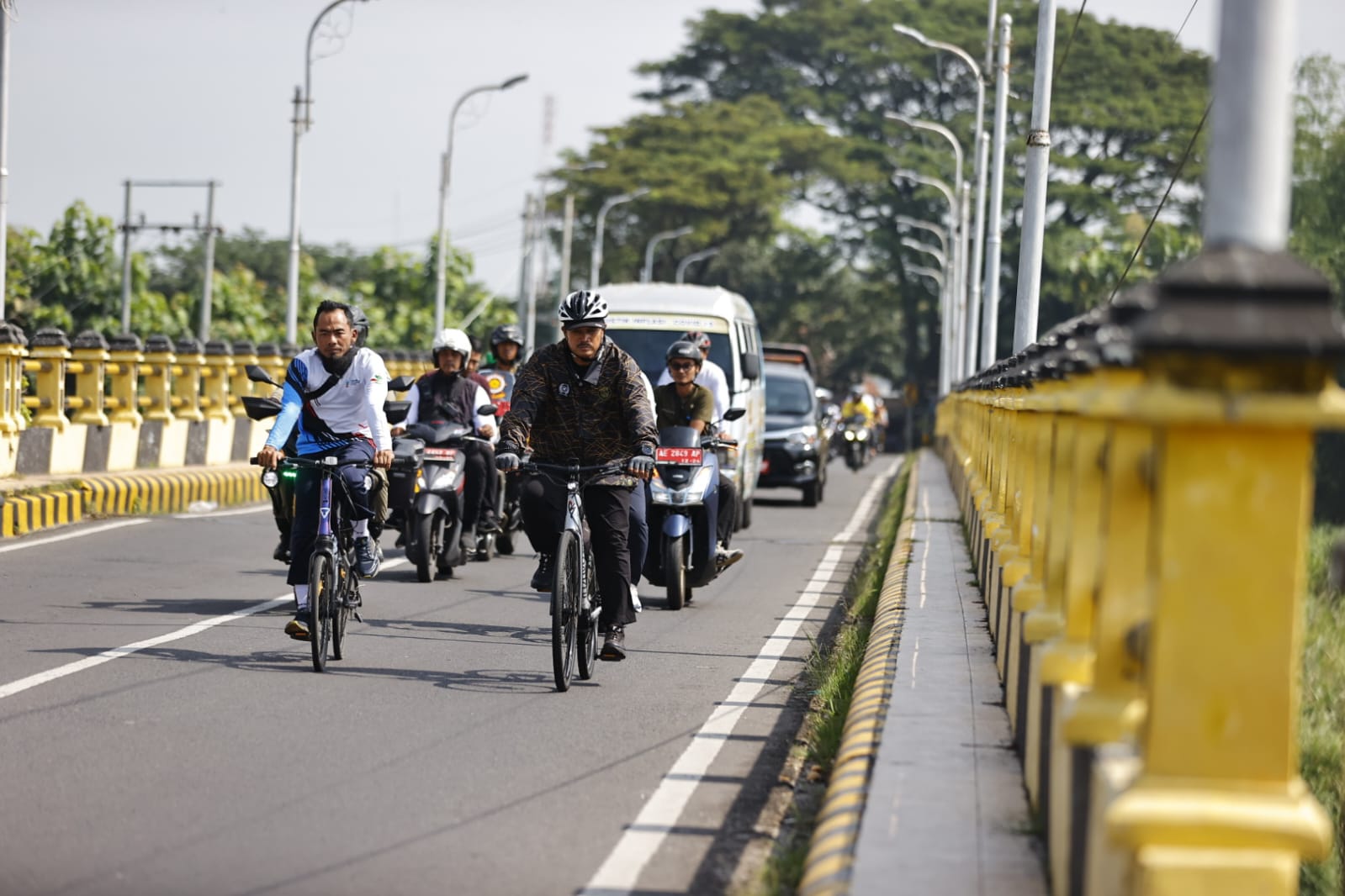 Foto 5 dari 11: Gowes Tiga Kelurahan, Wali Kota Kumpulkan PR Pembangunan Hingga Ke Gang Kecil