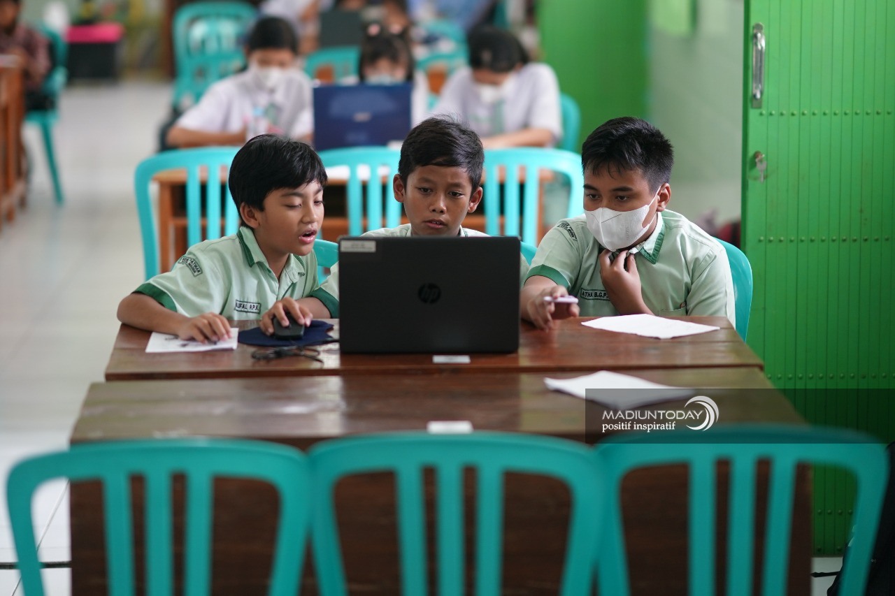 Foto 2 dari 10: Lomba Cerdas Cermat 2022 Digelar, Berlangsung Seru Sedari Penyisihan