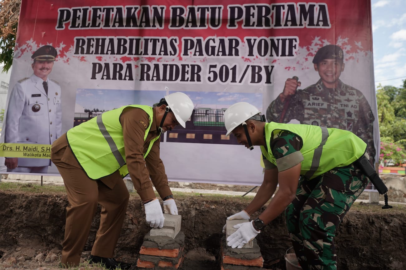 Foto utama berita: Peletakan Batu Pertama Pembangunaan Pagar di Mayonif Para Raider 501/BY, Wali Kota: Wujud Identitas Kuat dan Hebat