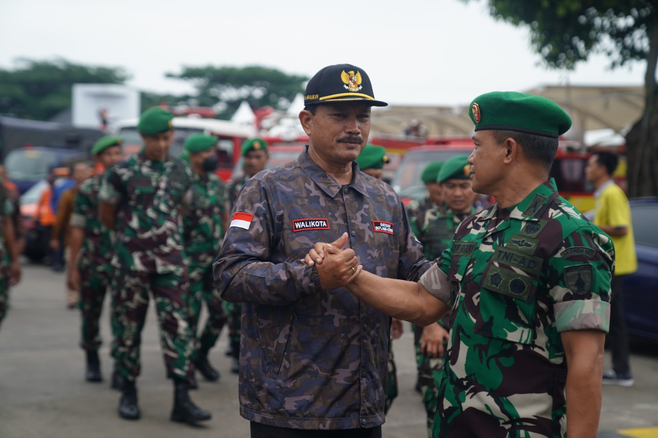 Foto 1 dari 10: Kesiapsiagaan Bencana, Korem 081 Dhirotsaha Jaya Laksanakan Apel Gelar Pasukan