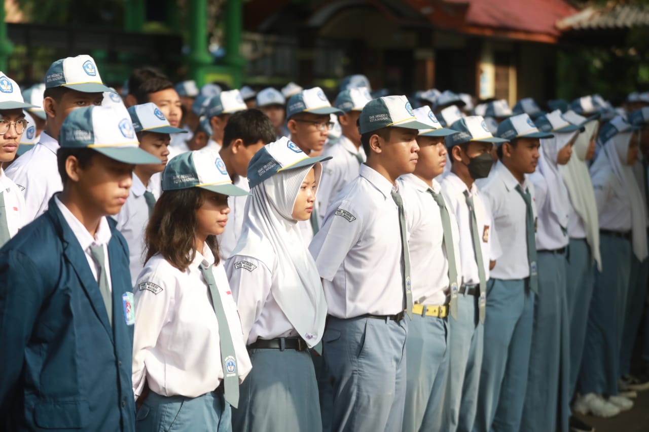 Foto 4 dari 13: Jadi Pembina Upacara Di SMKN 1, Wali Kota Pesan Murid Patuhi Guru Agar Prestasi Terus Melaju