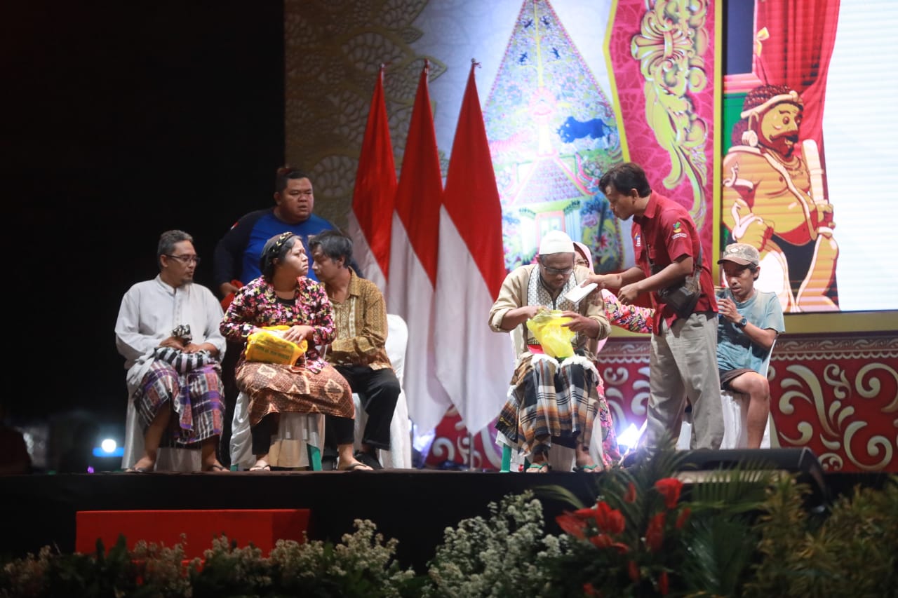Foto 15 dari 19: Dampingi Gubernur Jatim, Wali Kota Hadiri Sapa Pilar Kesejahteraan Sosial