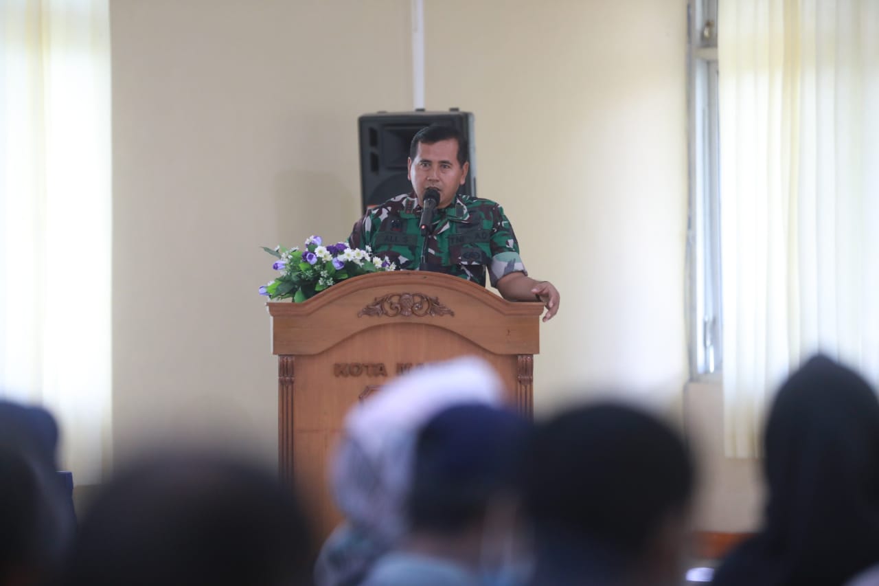 Foto 4 dari 10: Sosialisasi Wawasan Kebangsaan Kepada Satlinmas, Wali Kota: Pedomannya Pancasila, Agama, dan Norma
