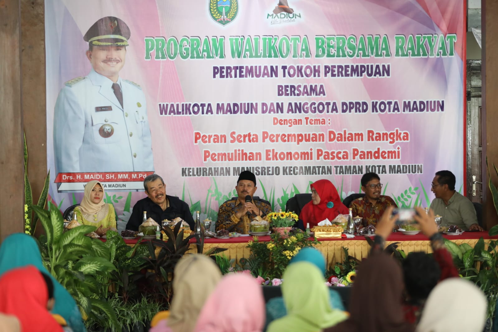 Foto 7 dari 15: Gelar Pertemuan Dengan Perwakilan Organisasi Masyarakat Dan DPRD, Wali Kota Bahas Rencana Pembangunan