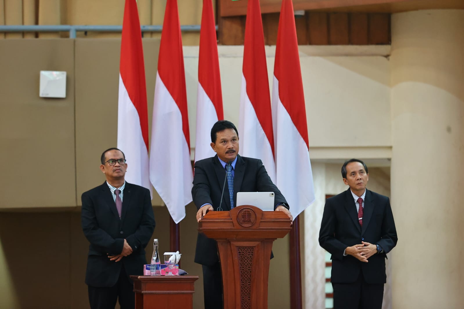 Foto 4 dari 7: SAH! Wali Kota Maidi Resmi Sandang Gelar Doktor Smart City