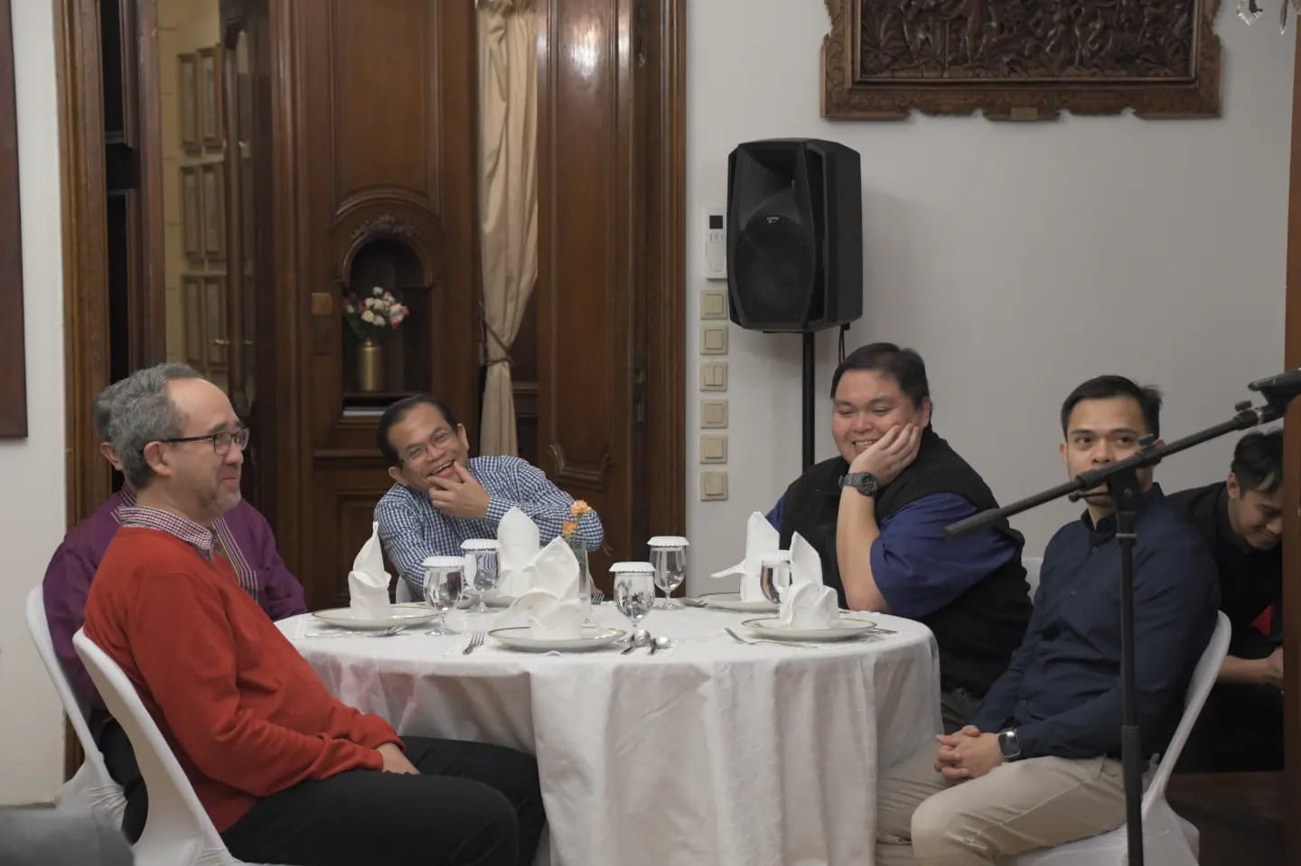 Foto 7 dari 8: Silaturahmi dengan Warga Indonesia di Praha, Wali Kota Juga Bernostalgia dengan Warga Madiun di Sana