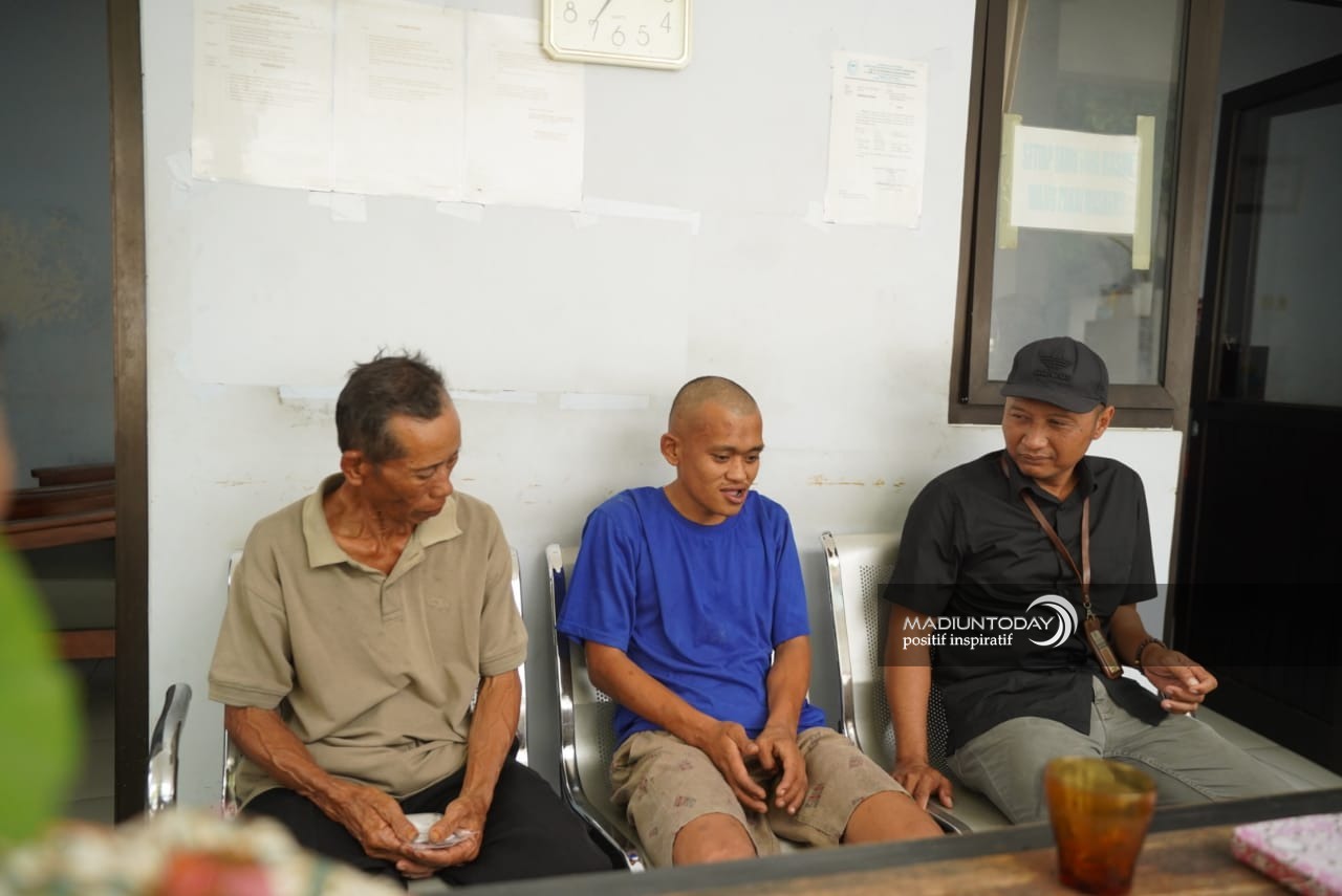 Foto 5 dari 6: Dinsos PPPA Bantu Proses Reunifikasi Pasien Gangguan Jiwa Asal Demak