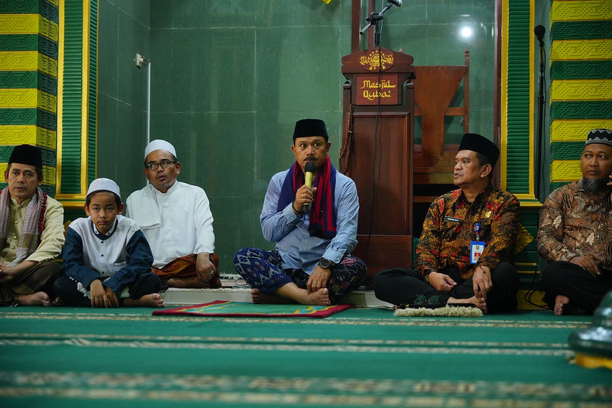Salat Jumat di Masjid Quba Pandean, Wali Kota Bantu Rp 25 Juta untuk Pengadaan Pendingin Ruangan