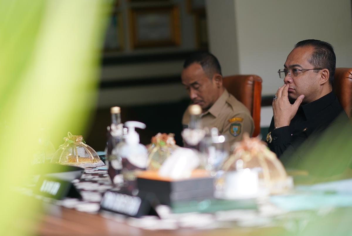 Foto 11 dari 11: Ikuti Rakor Pengendalian Inflasi Daerah 2024 Secara Virtual, Pj Wali Kota Harap Inflasi di Kota Madiun Terkendali