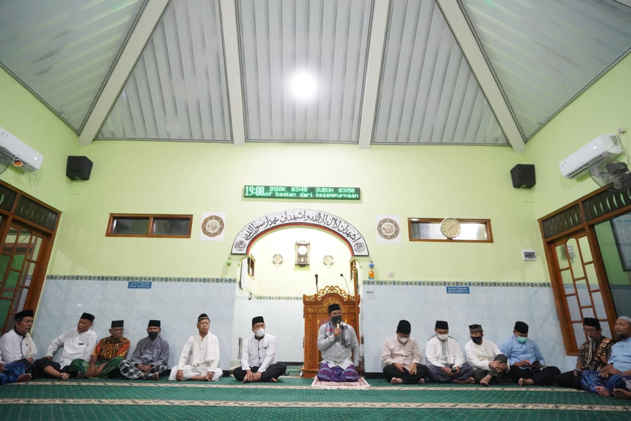 Foto 2 dari 9: Salat Isya di Masjid Nur Huda Winongo, Wali Kota Sampaikan Penanganan Stunting