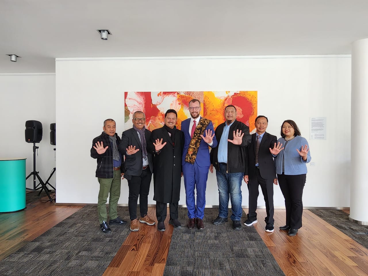 Foto 11 dari 11: Bertemu Wali Kota Praha hingga Kunjungi Sejumlah Kementerian di Ceko, Wali Kota Maidi Bahas Smart City Juga Wisata