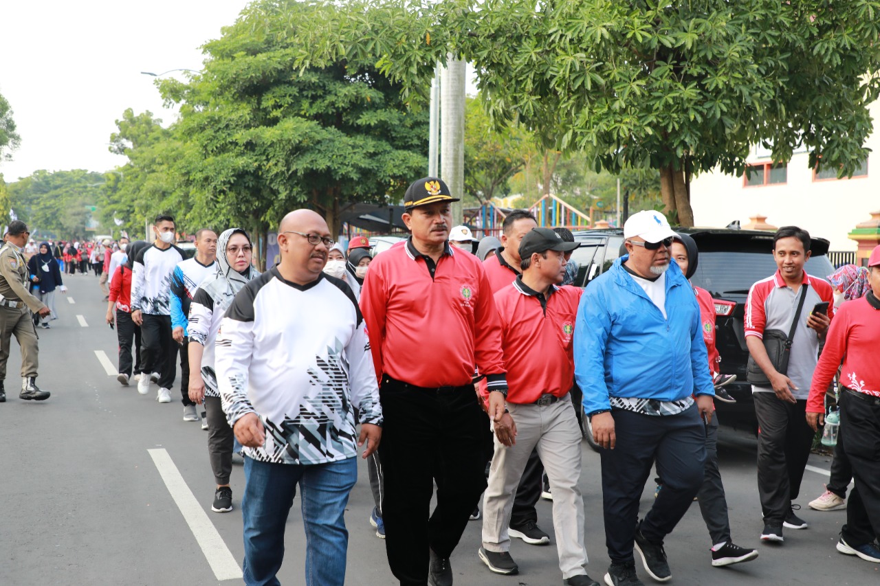 Foto 5 dari 9: Wali Kota Maidi Raih Anugerah Dwija Praja Nugraha, PGRI Gelar Tasyakuran