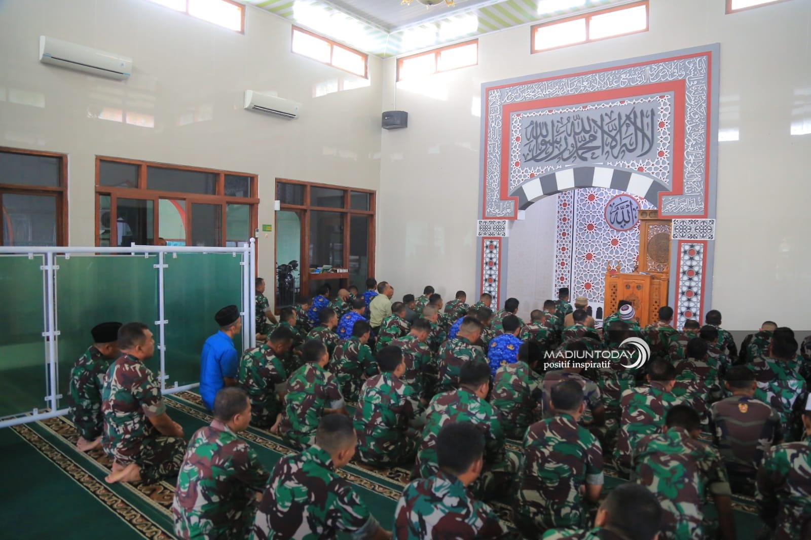 Foto 2 dari 4: Korem 081/DSJ Gelar Salat Ghaib Dan Doa Bersama Untuk Korban Kanjuruhan
