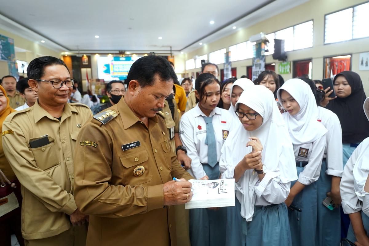 Foto 8 dari 9: Hadiri PPID Goes To School, Wali Kota Beri Semangat Dan Tantangan Untuk Generasi Muda