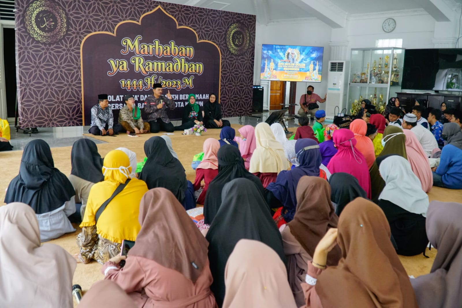 Foto 7 dari 16: Berbagi Kebahagiaan Dengan Anak Yatim, Wali Kota Ajak Keliling Naik Elcito