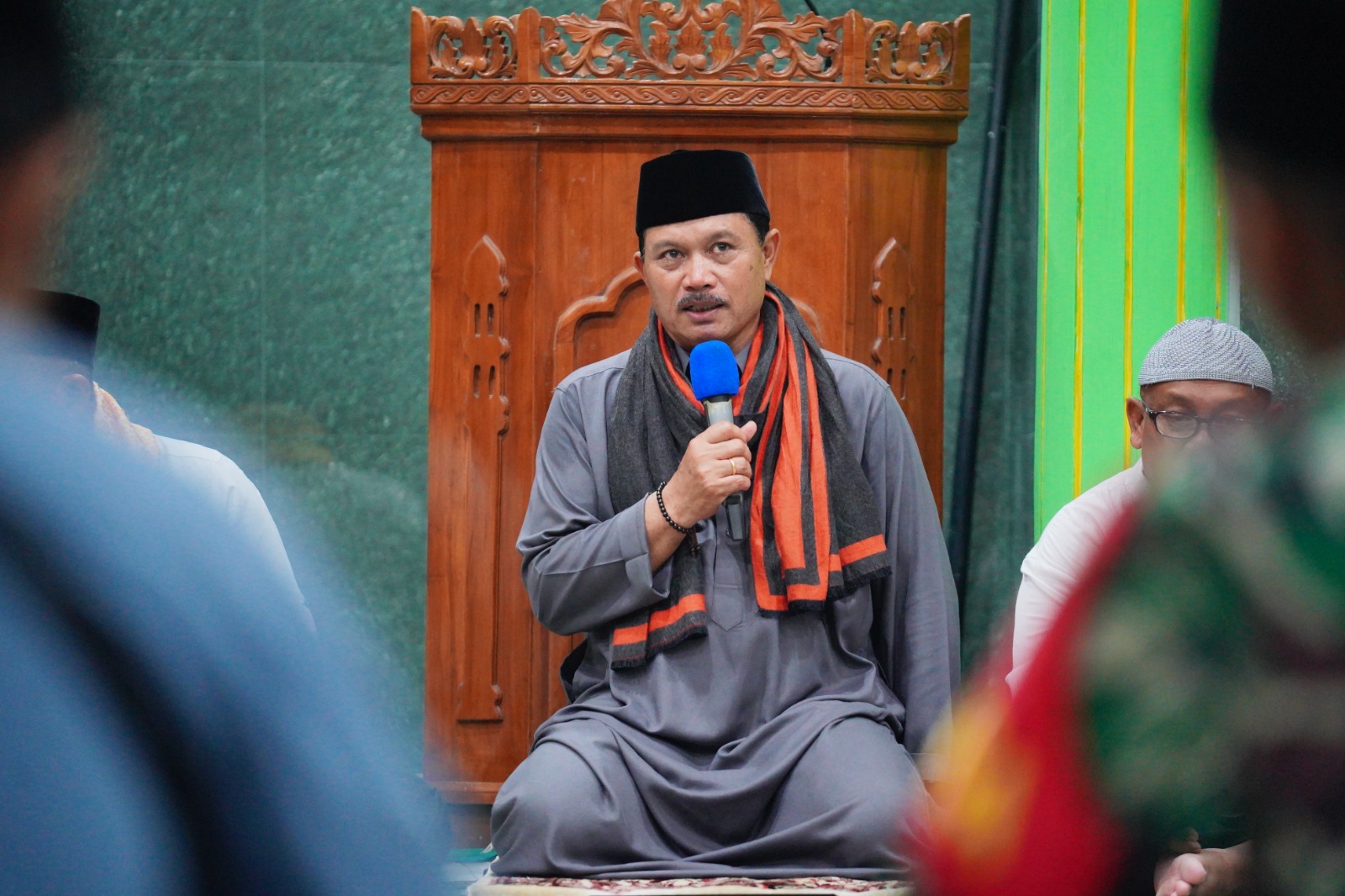 Foto 3 dari 10: Salat Isya dan Tarawih Safari Ramadan di Masjid Al Ifaqoh, Wali Kota Ajak Warga Tingkatkan Ibadah