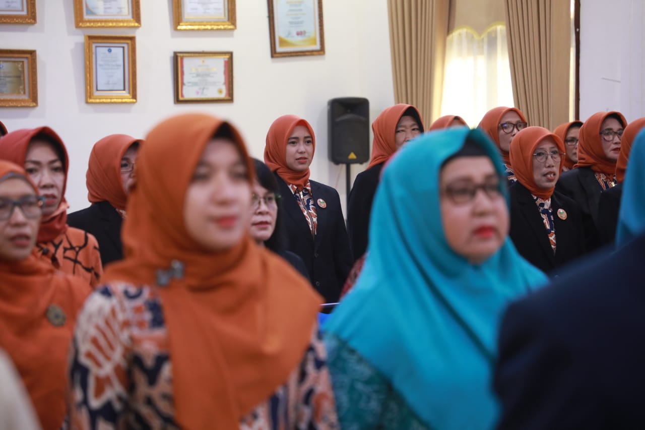 Foto 8 dari 13: Lantik Kepengurusan Perwosi Masa Bakti 2023-2027, Wali Kota Harap Peran Perwosi dalam Kemajuan Kota