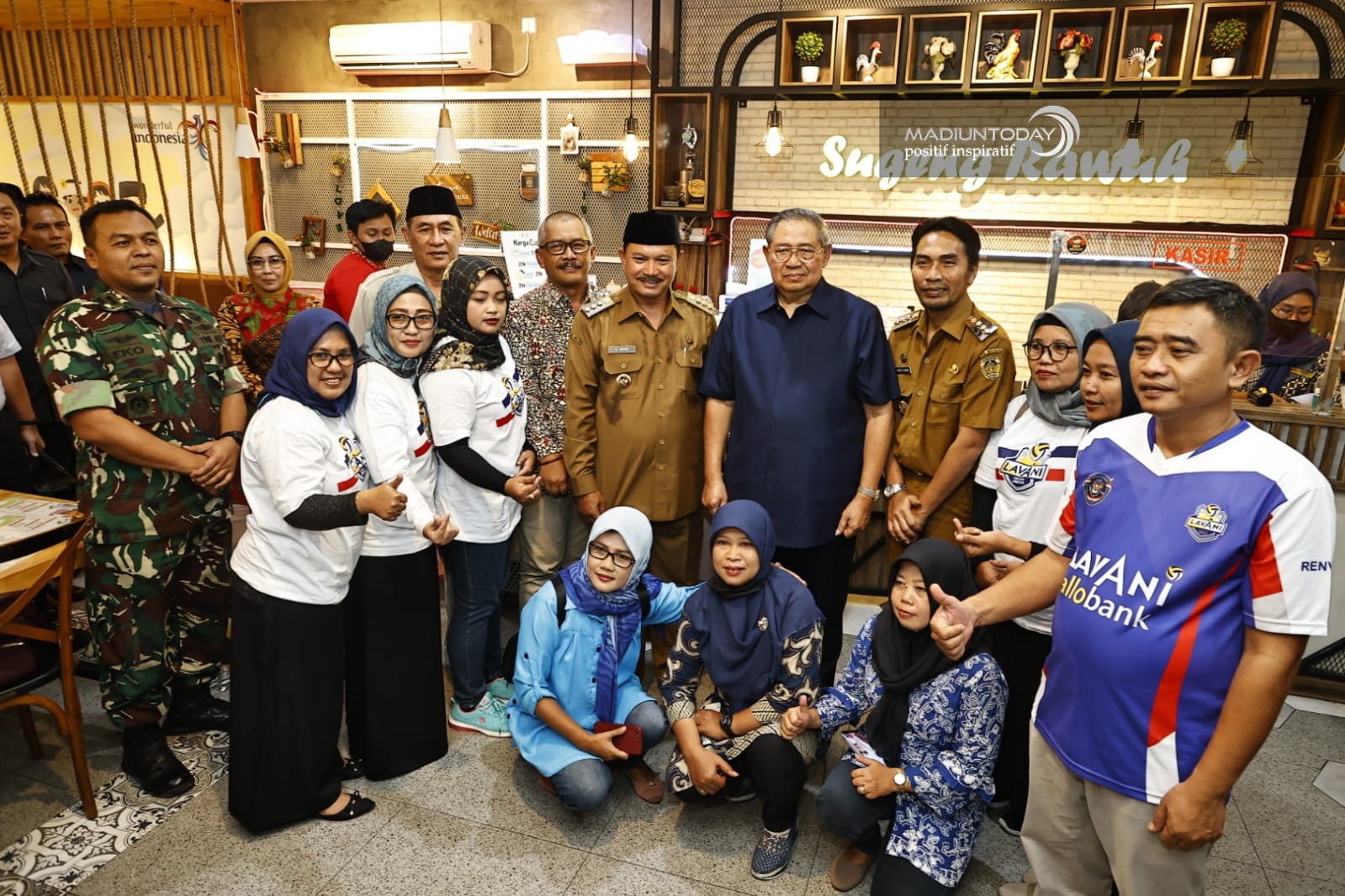 Foto 4 dari 4: Makan Siang di Kota Madiun, SBY: Saya Melihat Madiun Banyak Kemajuan di Bawah Kepemimpinan Sekarang