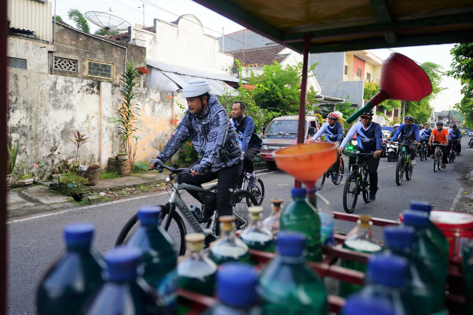 Foto 2 dari 10: Gowes Kota Kita Lagi, Wali Kota Ajak Masyarakat Aktif Jaga Ketentraman dan Ketertiban di Lingkungan