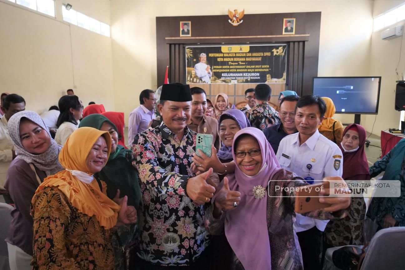 Foto 4 dari 9: Bertemu Masyarakat Kuncen dan Kejuron, Wali Kota Ajak Masyarakat Evaluasi Pembangunan