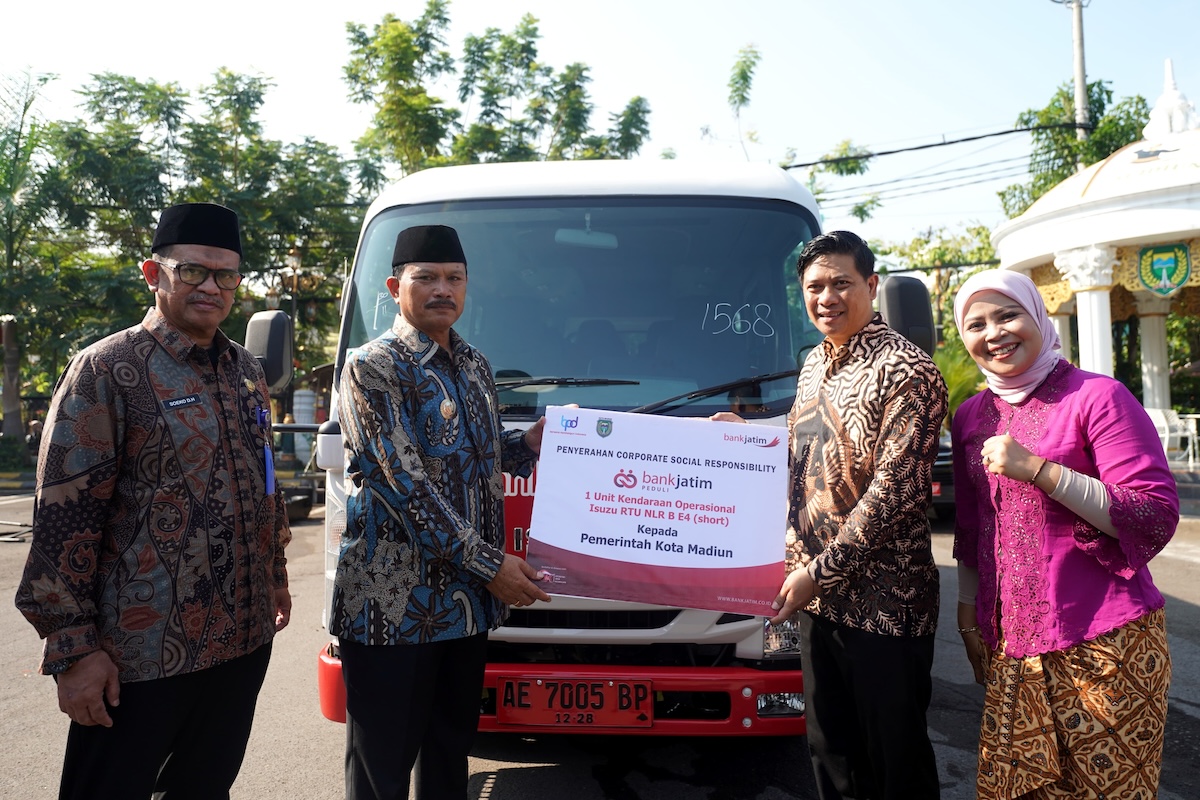 Foto utama berita: Terima CSR Kendaraan Operasional untuk Pemkot dari Bank Jatim, Wali Kota Harap Bermanfaat bagi Masyarakat