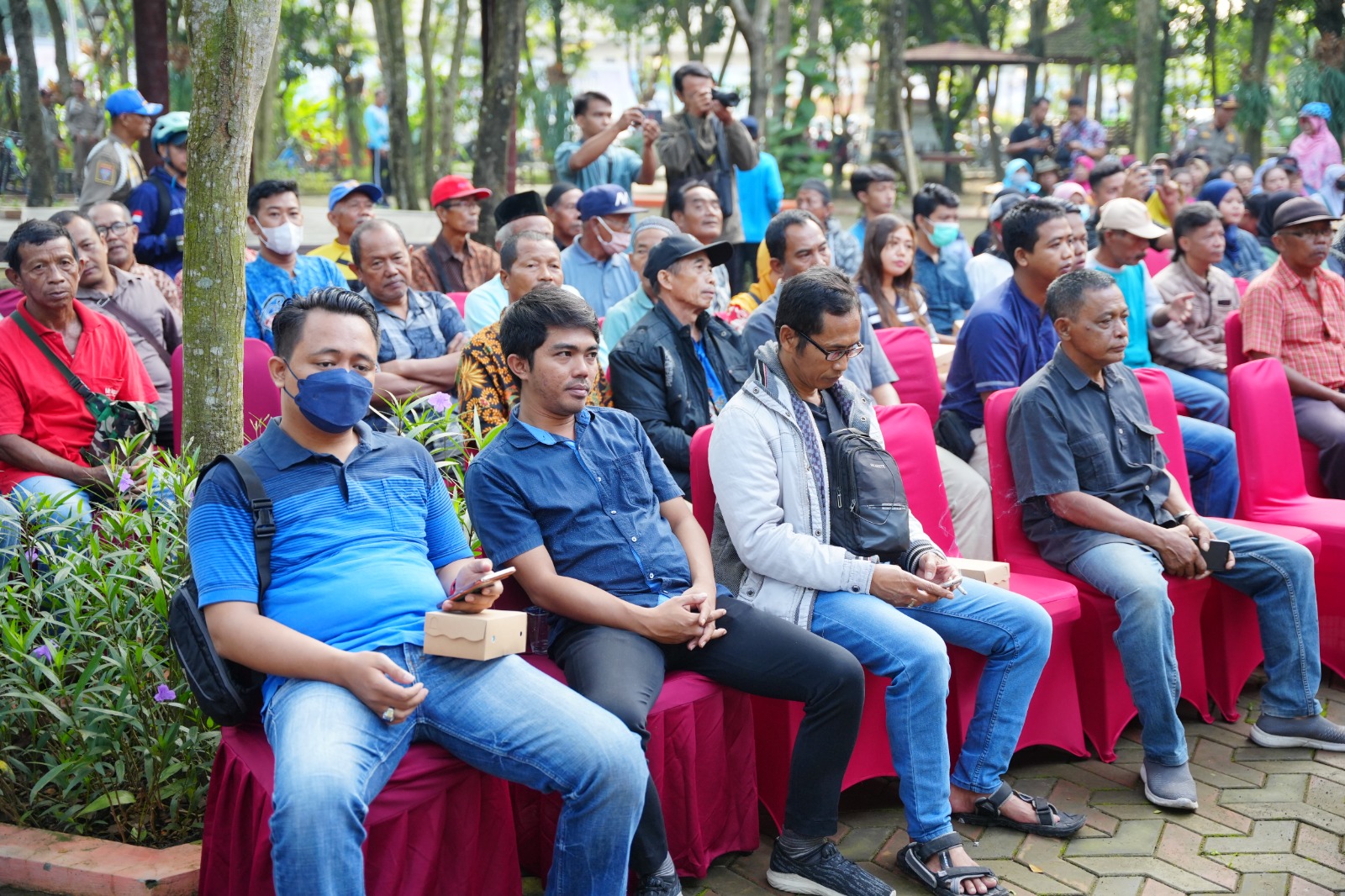 Foto 6 dari 10: Gowes Kota Kita di Ngegong, Wali Kota Silaturahmi Sekaligus Serap Aspirasi Masyarakat