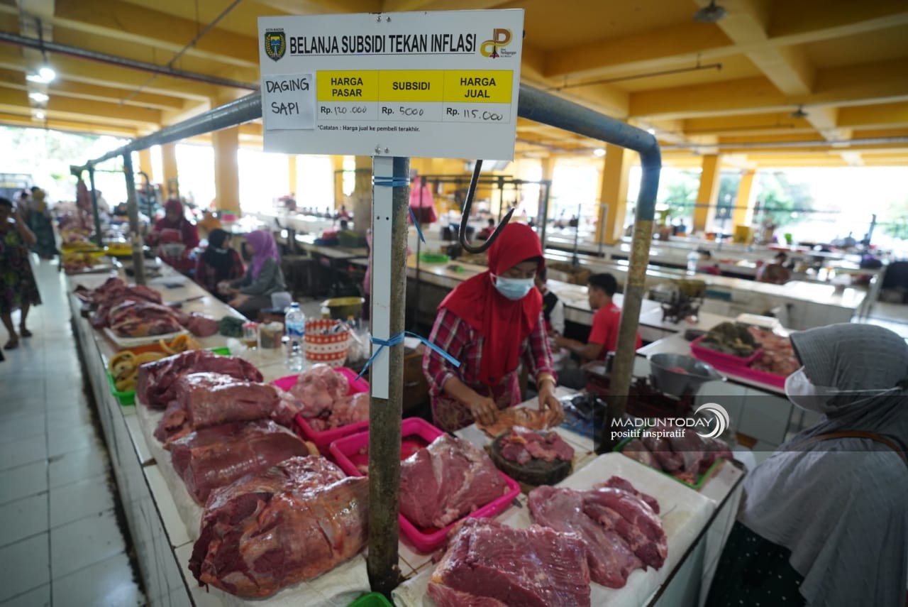 Foto 7 dari 11: Dapat Subsidi Dari Wali Kota, Pedagang Akui Lapaknya Makin Ramai