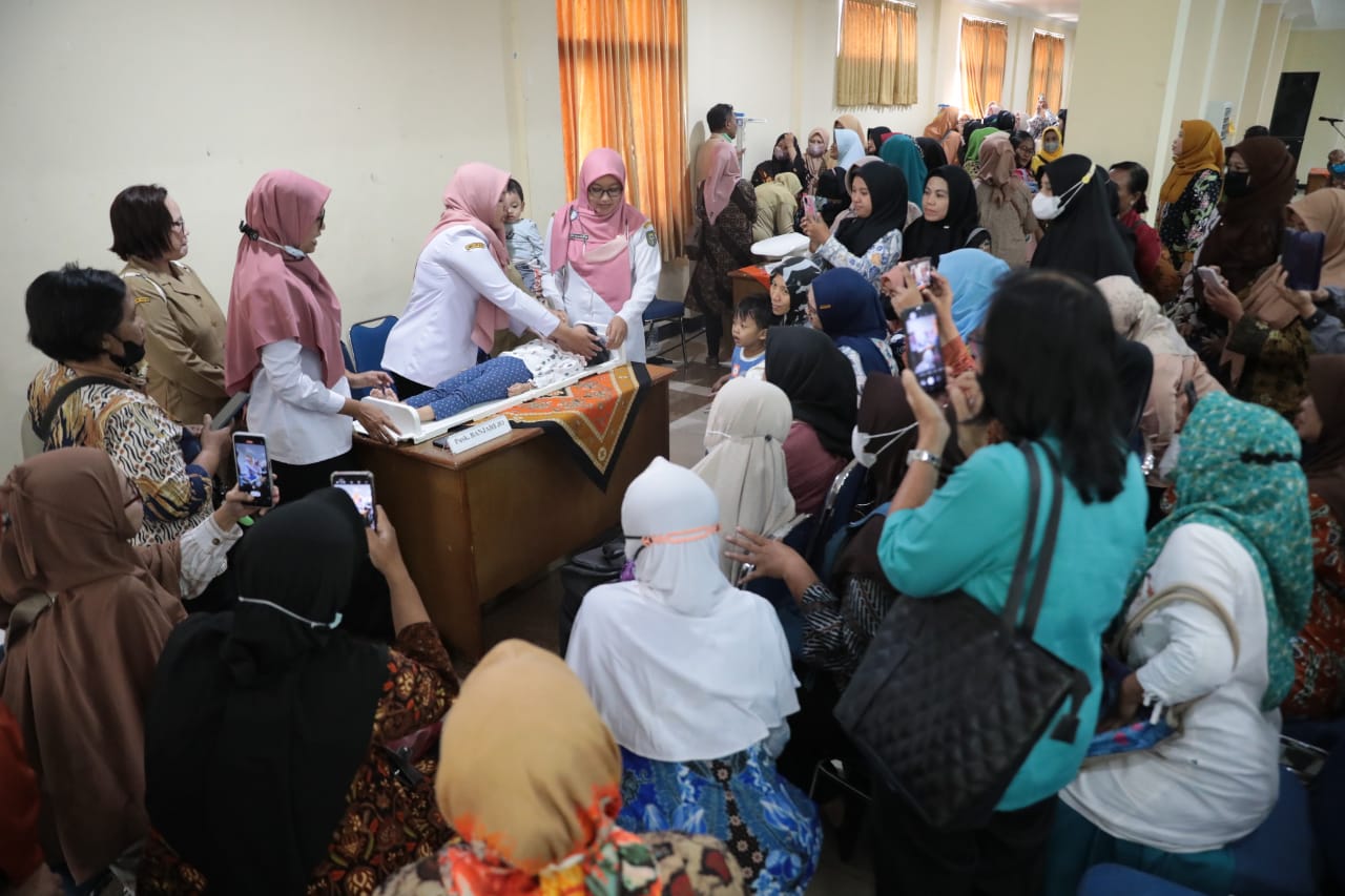 Foto 4 dari 7: Maksimalkan Pemantauan Tumbuh Kembang Balita, Dinkes Beri Pembinaan Kader Kesehatan se Kota