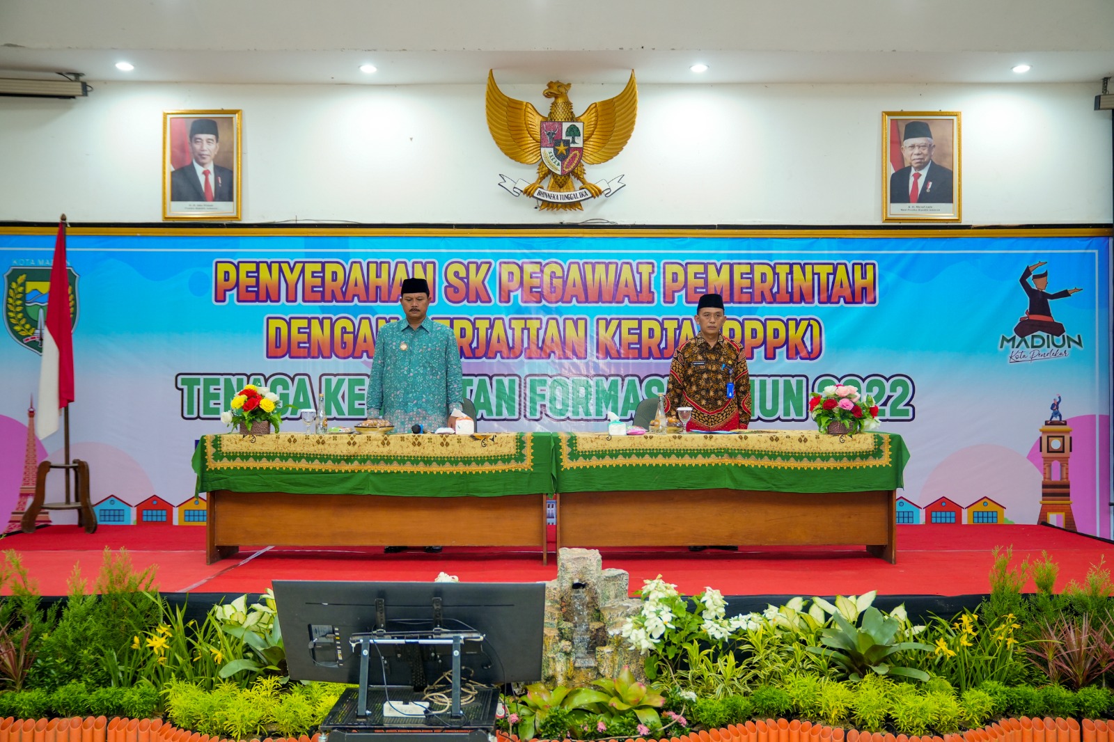 Foto 2 dari 10: Serahkan SK PPPK, Wali Kota Minta Serius dalam Bekerja