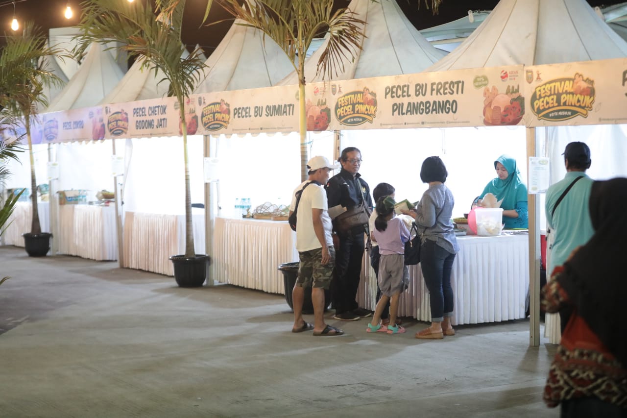 Foto 6 dari 8: Jangan Khawatir, Festival Pecel Pincuk Masih Digelar hingga 29 April