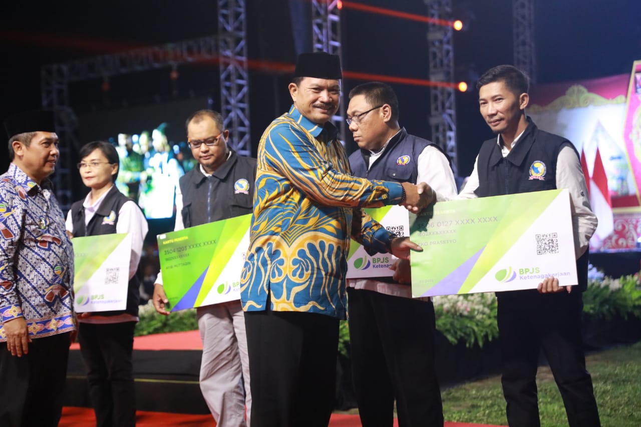Foto 6 dari 19: Dampingi Gubernur Jatim, Wali Kota Hadiri Sapa Pilar Kesejahteraan Sosial