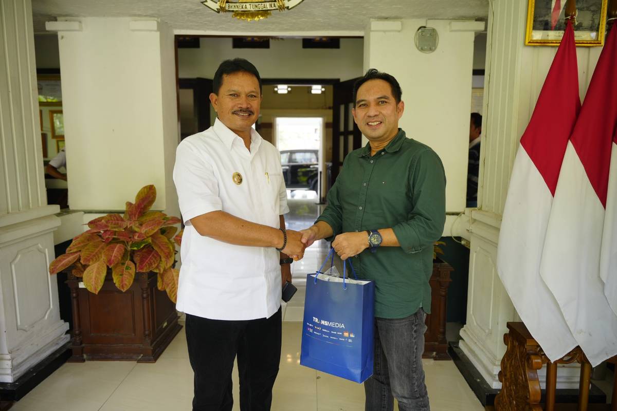 Foto 14 dari 18: Banyak Tamu Ingin Bertemu, Wali Kota Layani Empat Audiensi Sekaligus Secara Bergantian