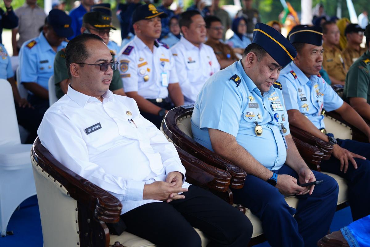 Foto 5 dari 14: Hadiri Pembaretan Taruna-Taruni SMAN Taruna se-Jawa Timur, Pj Wali Kota: Ini Modal Besar Menapaki Proses Pendidikan Selanjutnya