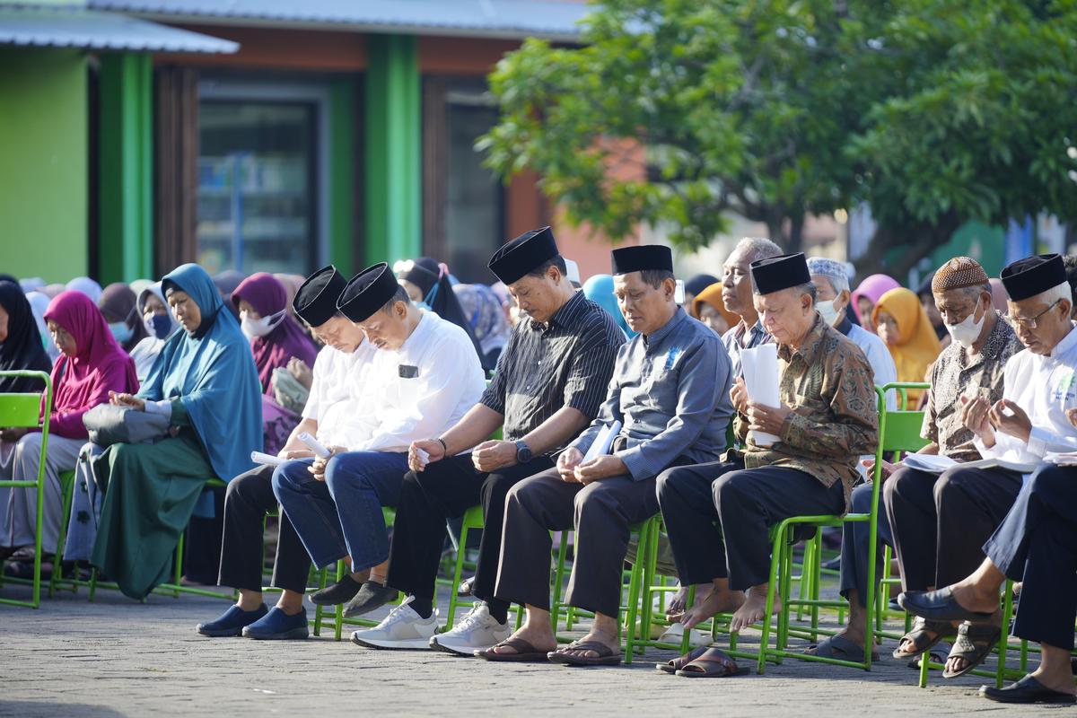 Foto 6 dari 8: Hadiri Pengajian Ahad Rutin, Wali Kota Ajak Jamaah Do'akan Kesejahteraan Kota