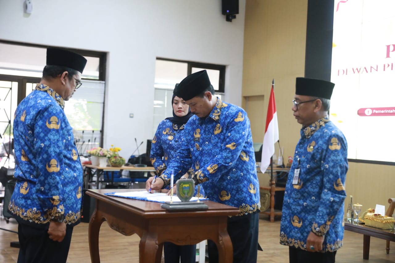 Foto 3 dari 10: Hadiri Pelantikan Dewan Pengurus Korpri Kota Madiun Periode 2023-2028, Wali Kota: Peran Korpri Harus Kian Ditingkatkan
