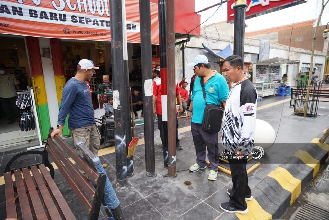 Foto utama berita: Jalankan Instruksi Wali Kota, Provider Langsung Cabut Tiang FO Sepanjang Panglima Sudirman – Dr Soetomo