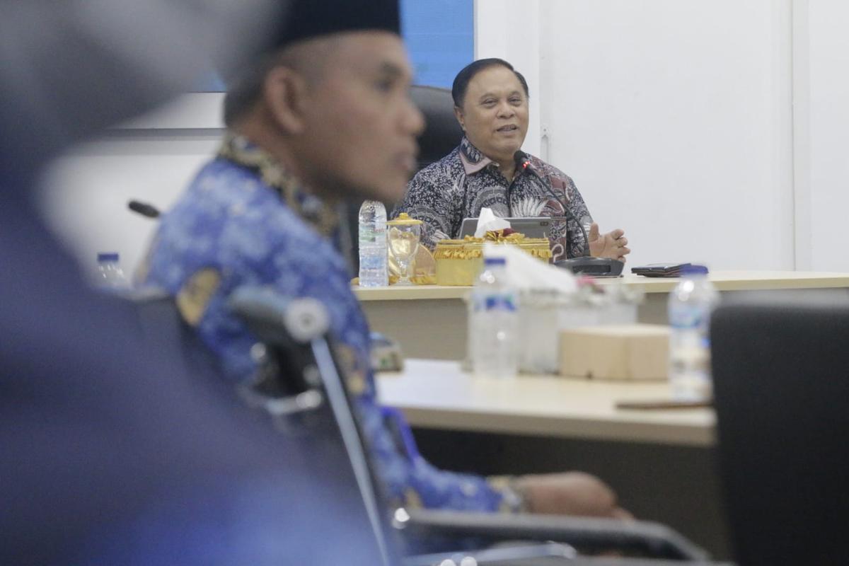 Foto 2 dari 12: Pj. Wali Kota Pimpin Monev Implementasi Smart City Kota Madiun Sekaligus Luncurkan Proper Pelatihan Kepemimpinan