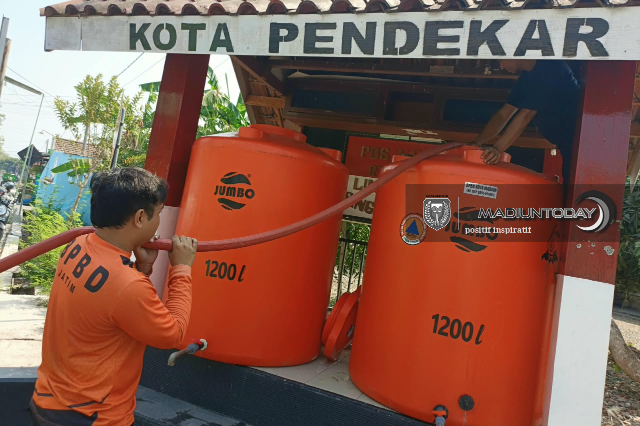 Foto 4 dari 5: Kemarau Berdampak pada Sumber Air, BPBD Suplai Air Bersih ke Kelun