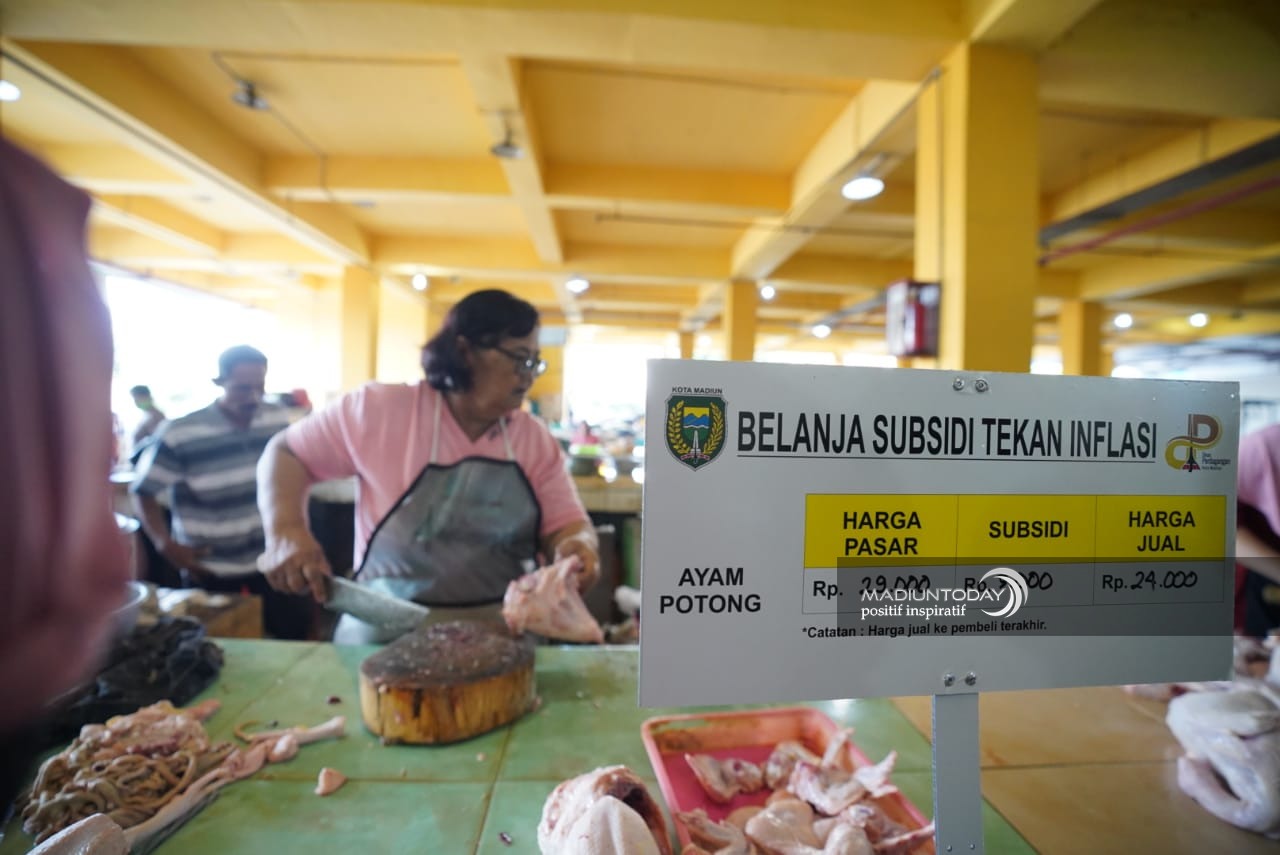 Foto 5 dari 10: Siapkan Anggaran Rp 8,6 Miliar, Wali Kota Beri Subsidi Ke Pedagang Pasar